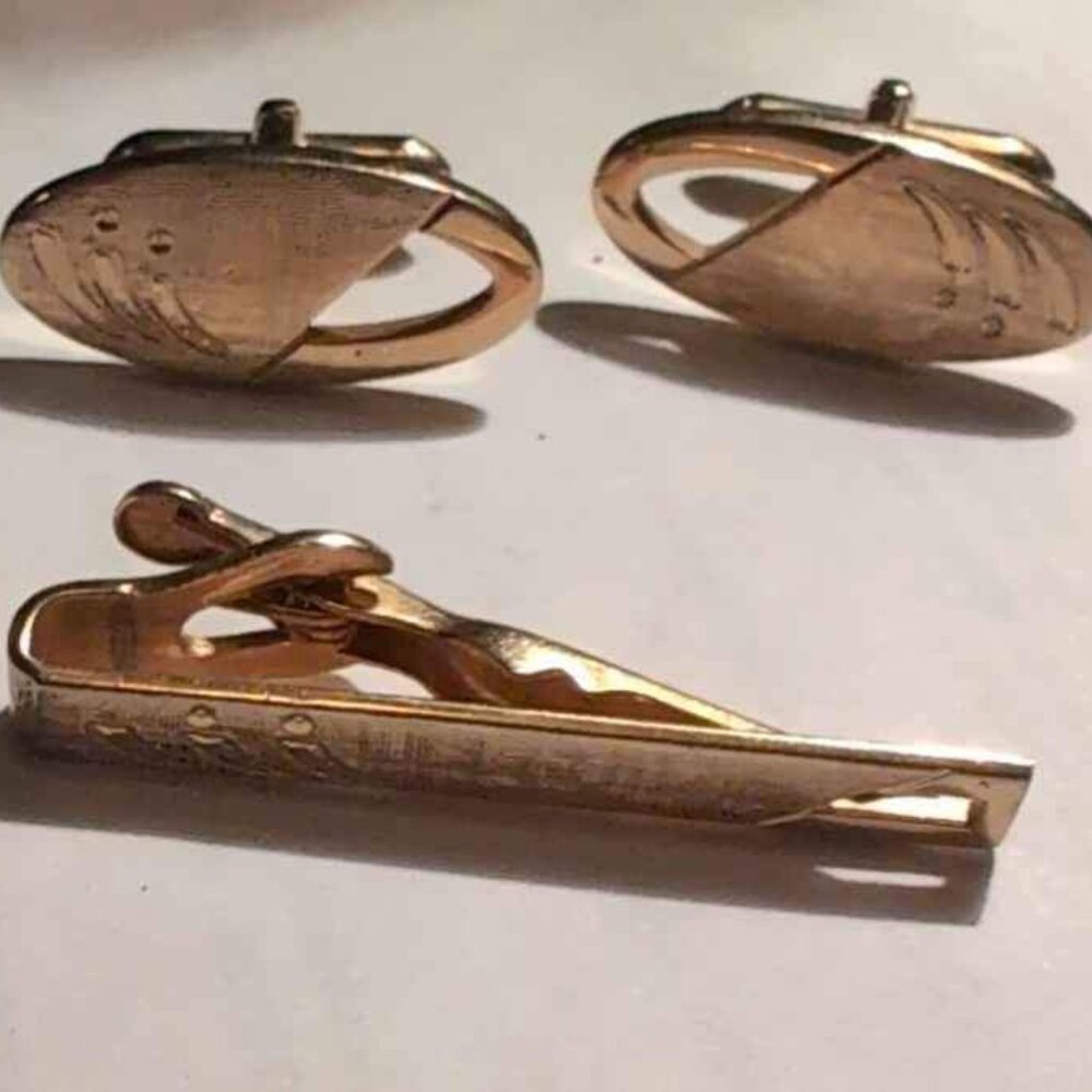 Mens Gold Tone SWANK Tie Clip and Cuff Links Blue Bin #69